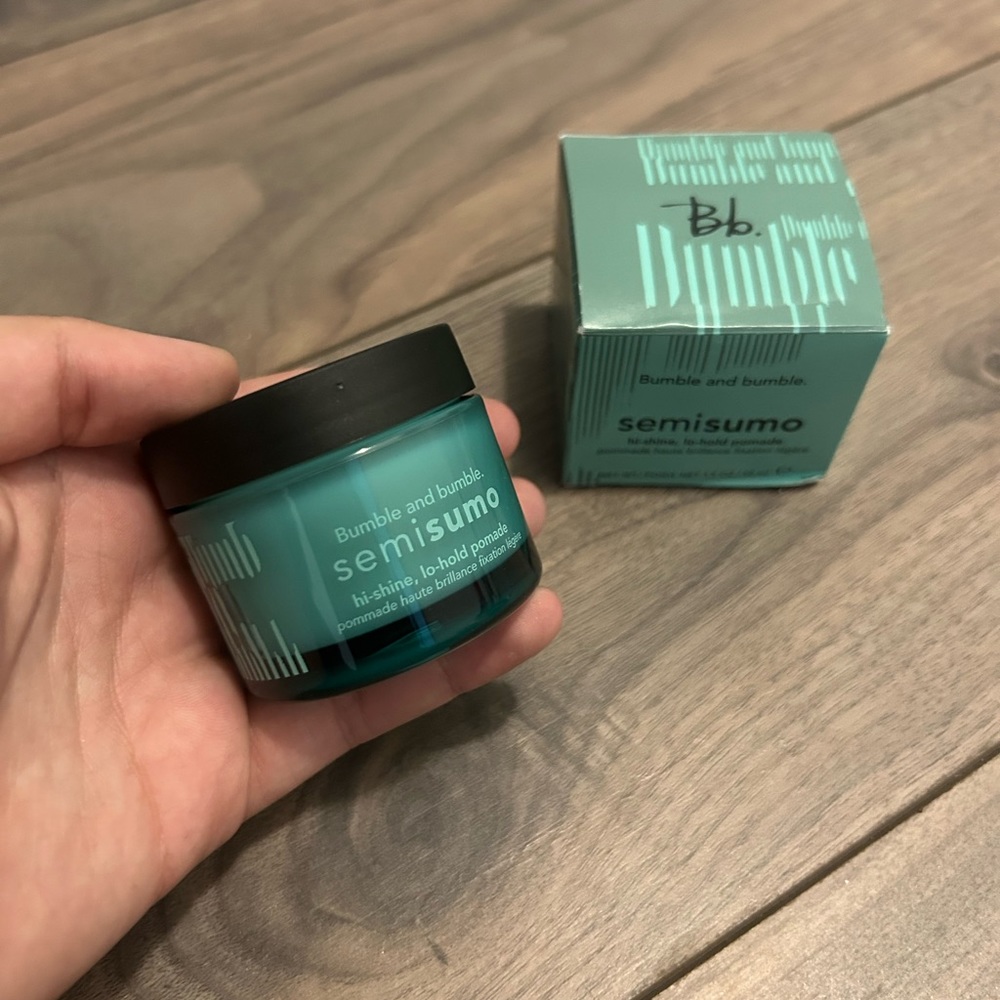 COPY - bumble and bumble semisumo holding hair gel